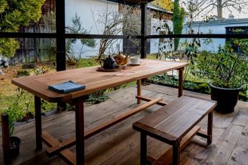 Zahradní modřínový stůl